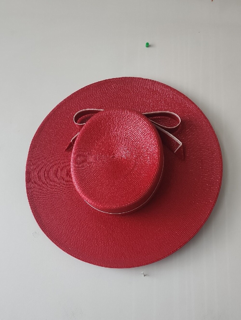 Elegant Red Wide-Brim Straw Hat with Bow - Picture 8 of 13